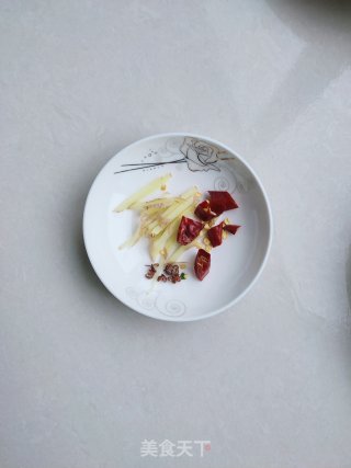 青口贝炒韭菜的做法步骤：6