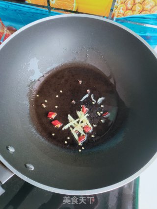 青口贝炒韭菜的做法步骤：7
