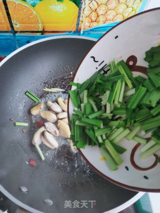 青口贝炒韭菜的做法步骤：12