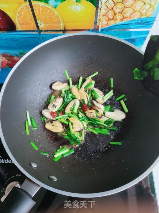 青口贝炒韭菜的做法步骤：13