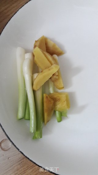 肉丝炒香芹的做法步骤：2