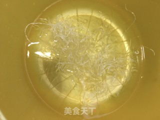“快手汤”鲜虾粉丝萝卜汤的做法步骤：5