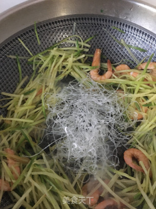 “快手汤”鲜虾粉丝萝卜汤的做法步骤：11