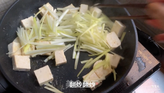 韭黄煎豆腐的做法步骤：4