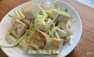 韭黄煎豆腐的做法步骤：5