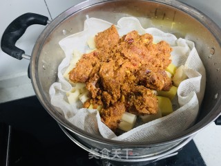 粉蒸猪脊骨的做法步骤：4