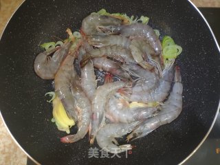 东北㸆大虾的做法步骤：2