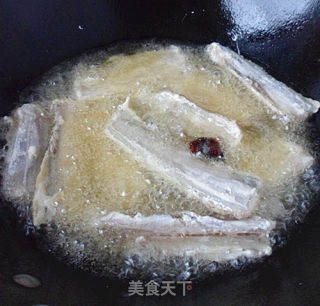 糖醋带鱼的做法步骤：2