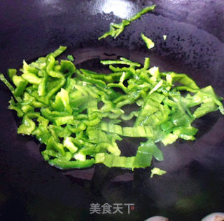 青椒绿豆芽的做法步骤：3