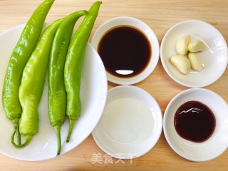 糖醋虎皮尖椒的做法步骤：1