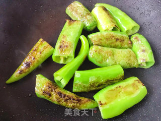糖醋虎皮尖椒的做法步骤：3