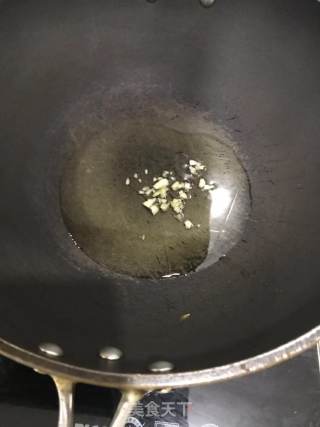 火腿炒香菇的做法步骤：1