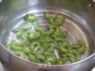 苦瓜海带瘦肉汤的做法步骤：4