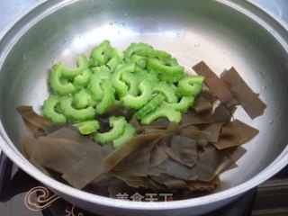 苦瓜海带瘦肉汤的做法步骤：6