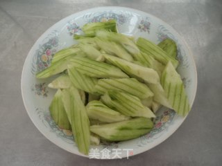丝瓜拌木耳的做法步骤：3