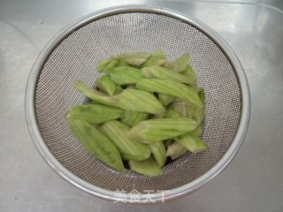 丝瓜拌木耳的做法步骤：5
