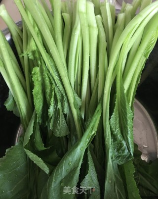 皮蛋春菜汤的做法步骤：1