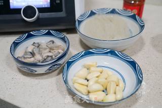 蒜蓉粉丝蒸蚝肉的做法步骤：2