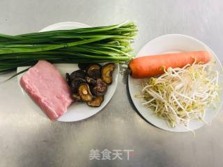 炸春卷的做法步骤：1