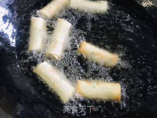 炸春卷的做法步骤：15