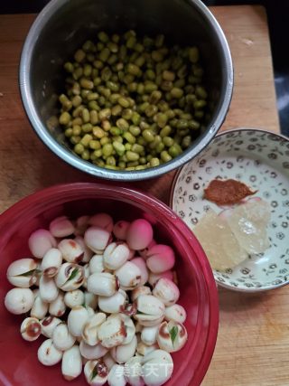 莲子绿豆陈皮糖水的做法步骤：1