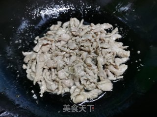 丝瓜豆芽炒肉丝的做法步骤：2