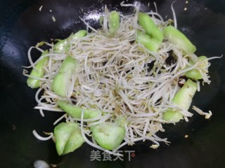 丝瓜豆芽炒肉丝的做法步骤：6