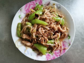 丝瓜豆芽炒肉丝的做法步骤：12