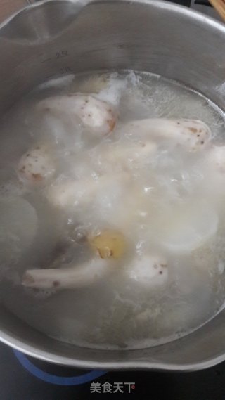 香芋仔煲猪骨的做法步骤：5