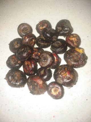 马蹄炒木耳的做法步骤：1