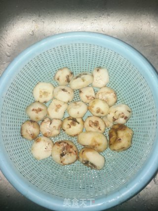 马蹄炒木耳的做法步骤：2