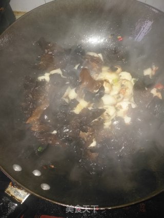 马蹄炒木耳的做法步骤：9