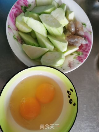丝瓜鸡蛋炒虾仁的做法步骤：1