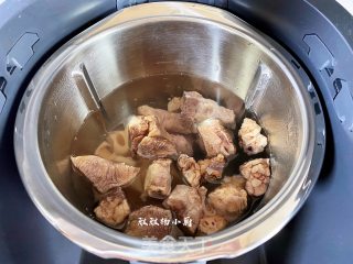 猪杂莲藕汤的做法步骤：4
