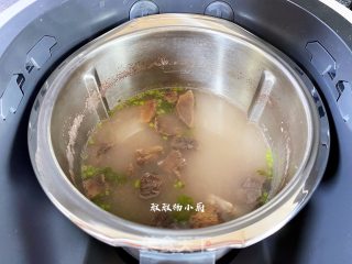 猪杂莲藕汤的做法步骤：10