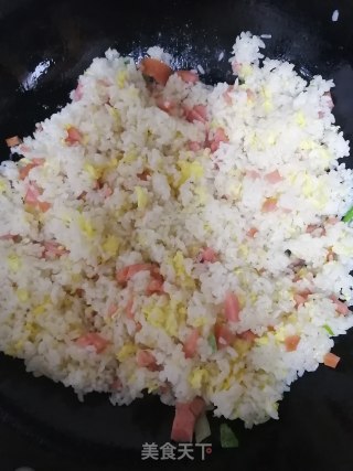 香肠炒饭的做法步骤：4