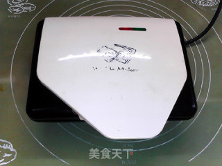 葱香黑椒土豆黑全麦华夫饼的做法步骤：11
