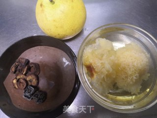 山楂银耳梨汤的做法步骤：1