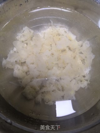 山楂银耳梨汤的做法步骤：3