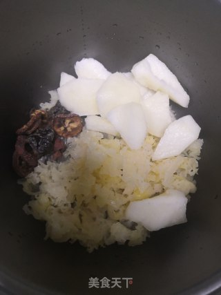山楂银耳梨汤的做法步骤：4