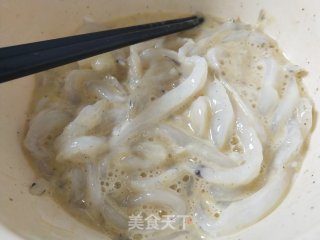 炸银鱼的做法步骤：3