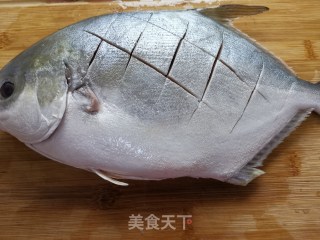 红烧平鱼的做法步骤：2