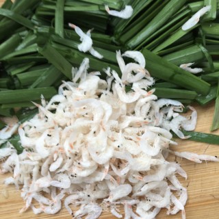 韭菜虾皮炒鹅蛋的做法步骤：3