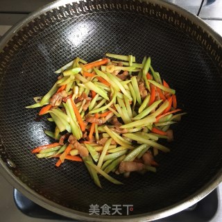 炒西兰花杆的做法步骤：8