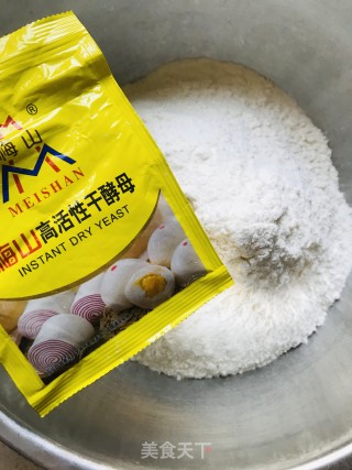 包菜肉包的做法步骤：1