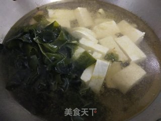 海带芽豆腐汤的做法步骤：6