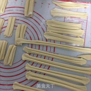 家常油条(无酵母版)的做法步骤：5