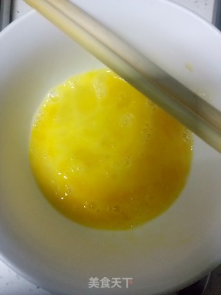胡萝卜丝炒鸡蛋的做法步骤：1