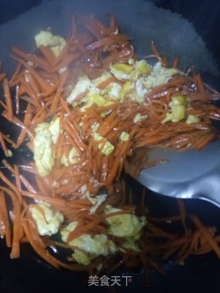 胡萝卜丝炒鸡蛋的做法步骤：8