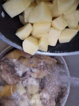 土豆藜麦鸡肉汤，味道鲜美，香甜好营养的做法步骤：5